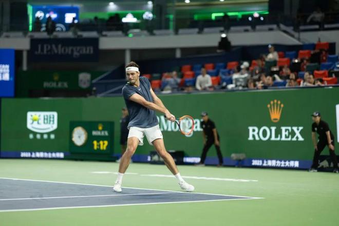 相比之下 相比之下